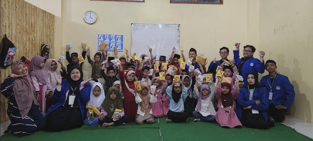 Pembagian Snack Madin Kecil